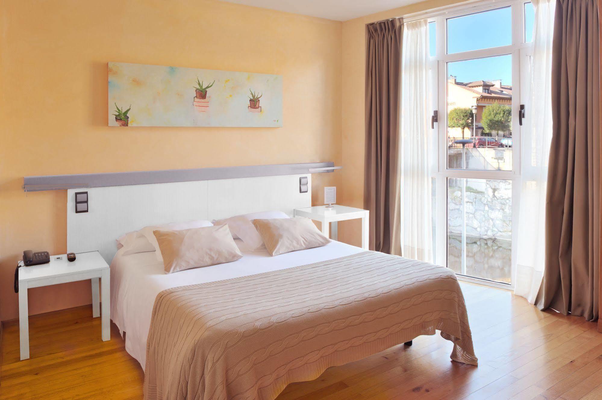 Hotel Nochendi Onís Eksteriør billede